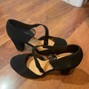 Size 9 new without tags black ankle strap pumps